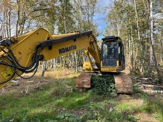 2011 Komatsu PC190NLC-8 crawler excavator, front three-quarter view 2011 Komatsu PC190NLC-8 crawler excavator, front three-quarter view