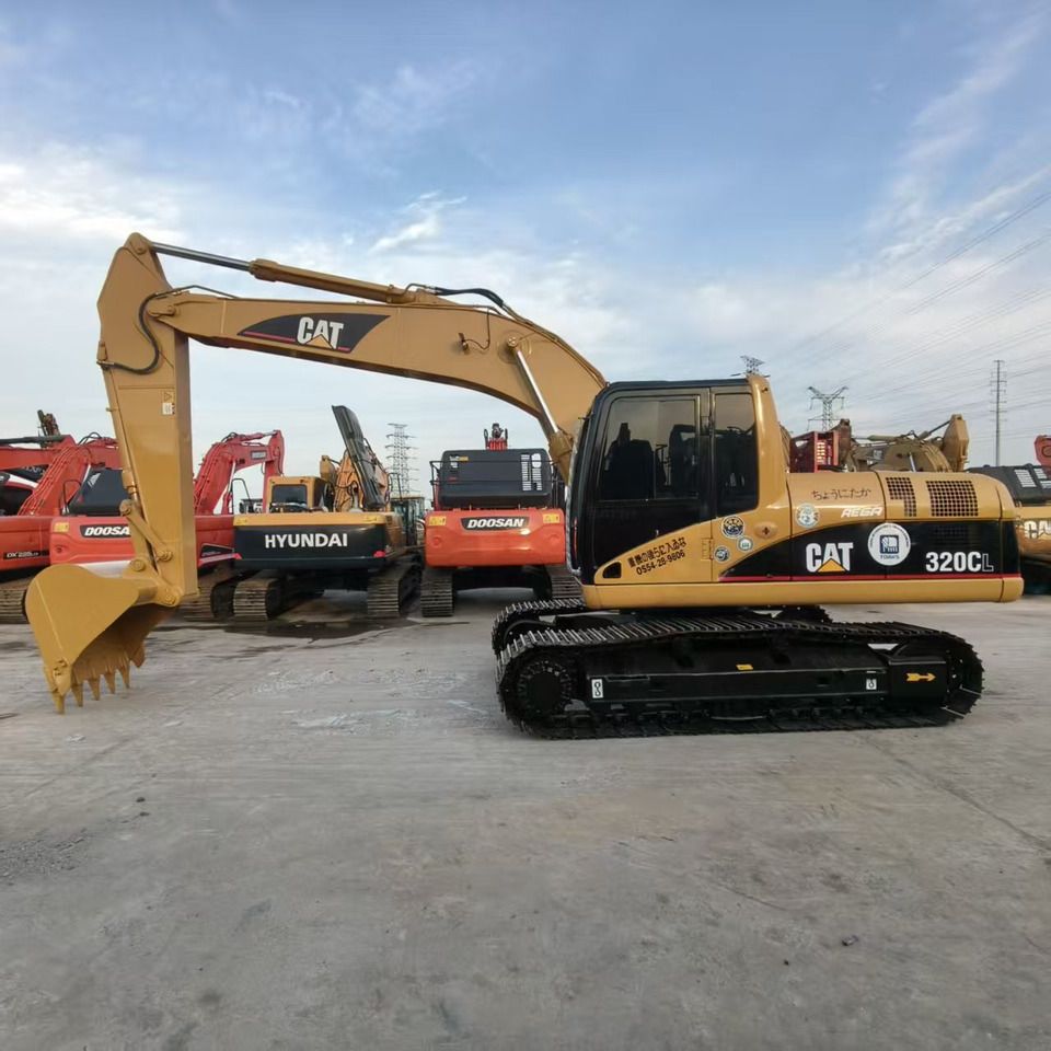 2019 Caterpillar 320CL excavator, side profile view 2019 Caterpillar 320CL excavator, side profile view
