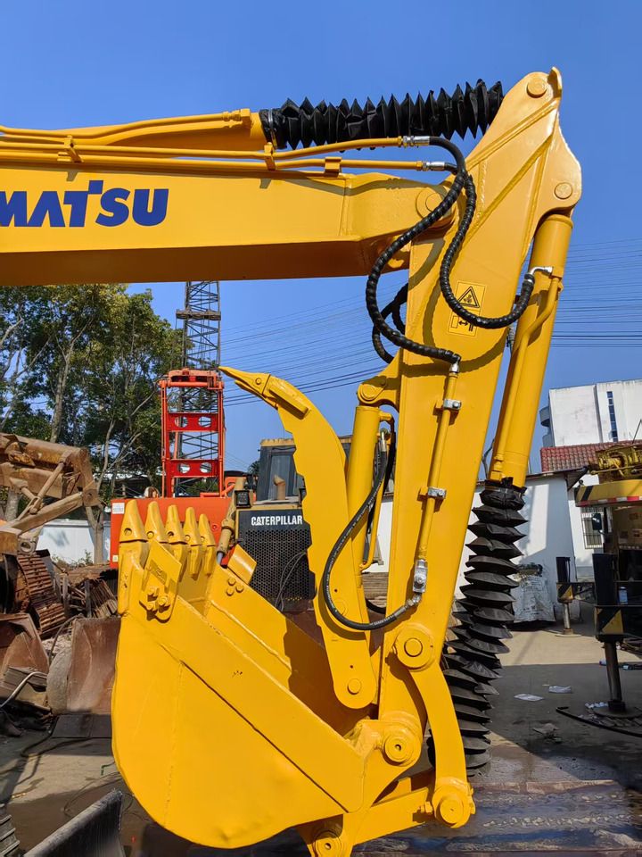 2017 Komatsu PC60-8 mini excavator boom and bucket detail