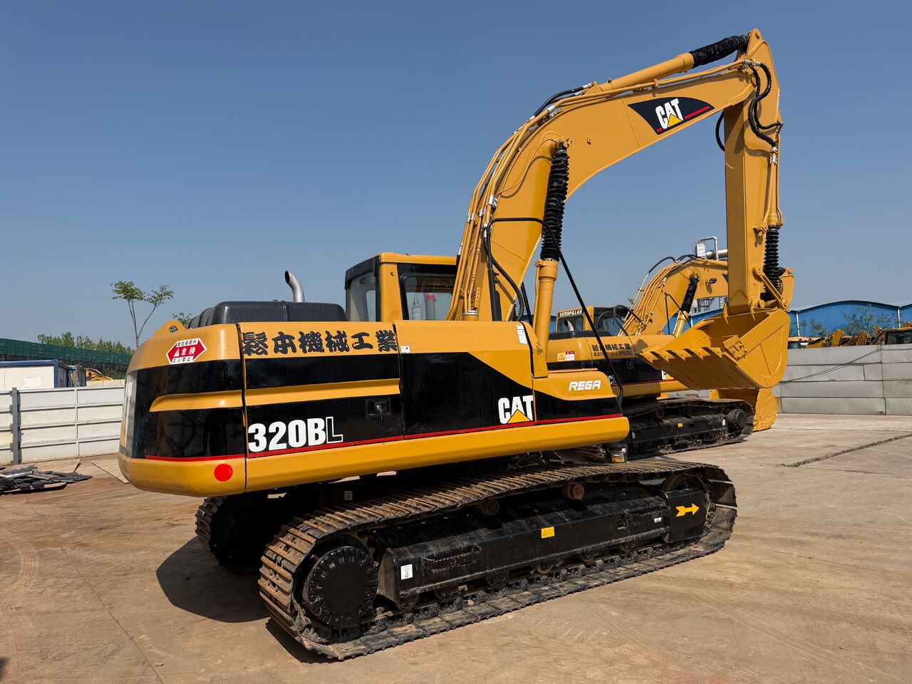 2017 Caterpillar 320BL crawler excavator, rear three-quarter view 2017 Caterpillar 320BL crawler excavator, rear three-quarter view