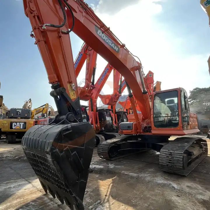 2019 Doosan DX300LC crawler excavator, front three-quarter view 2019 Doosan DX300LC crawler excavator, front three-quarter view