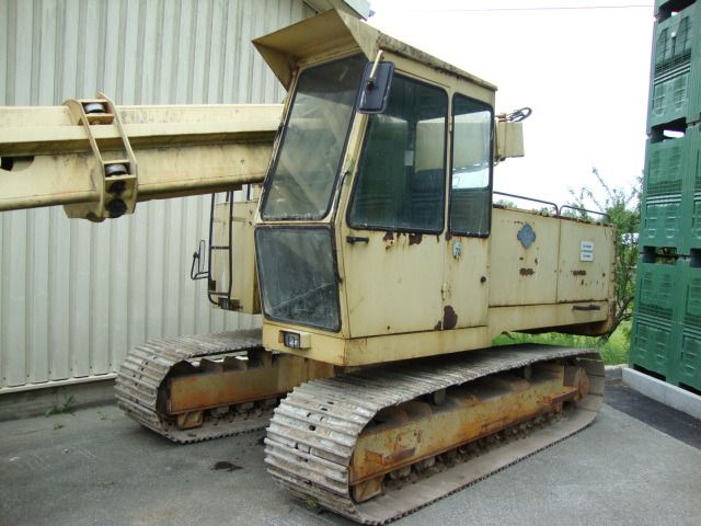 EWK PL820R crawler excavator, side view EWK PL820R crawler excavator, side view