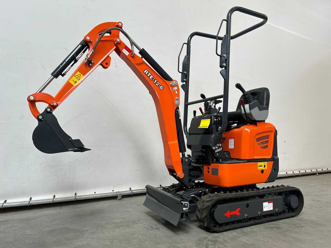2025 Kubota CRE120 mini excavator, side view 2025 Kubota CRE120 mini excavator, side view