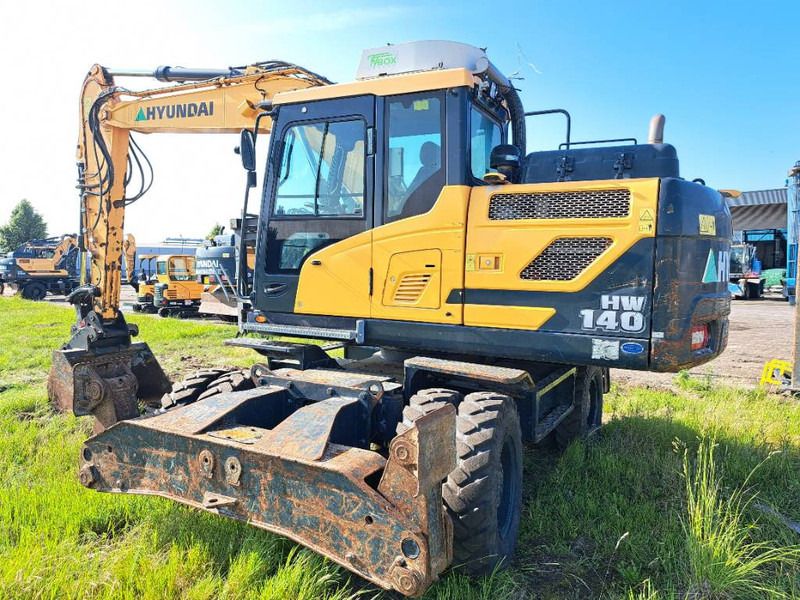 2018 Hyundai HW140 wheel excavator, side view 2018 Hyundai HW140 wheel excavator, side view