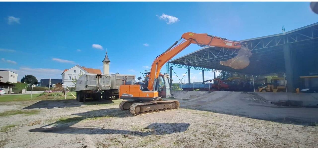 Doosan DX140LC-5 crawler excavator, side view
