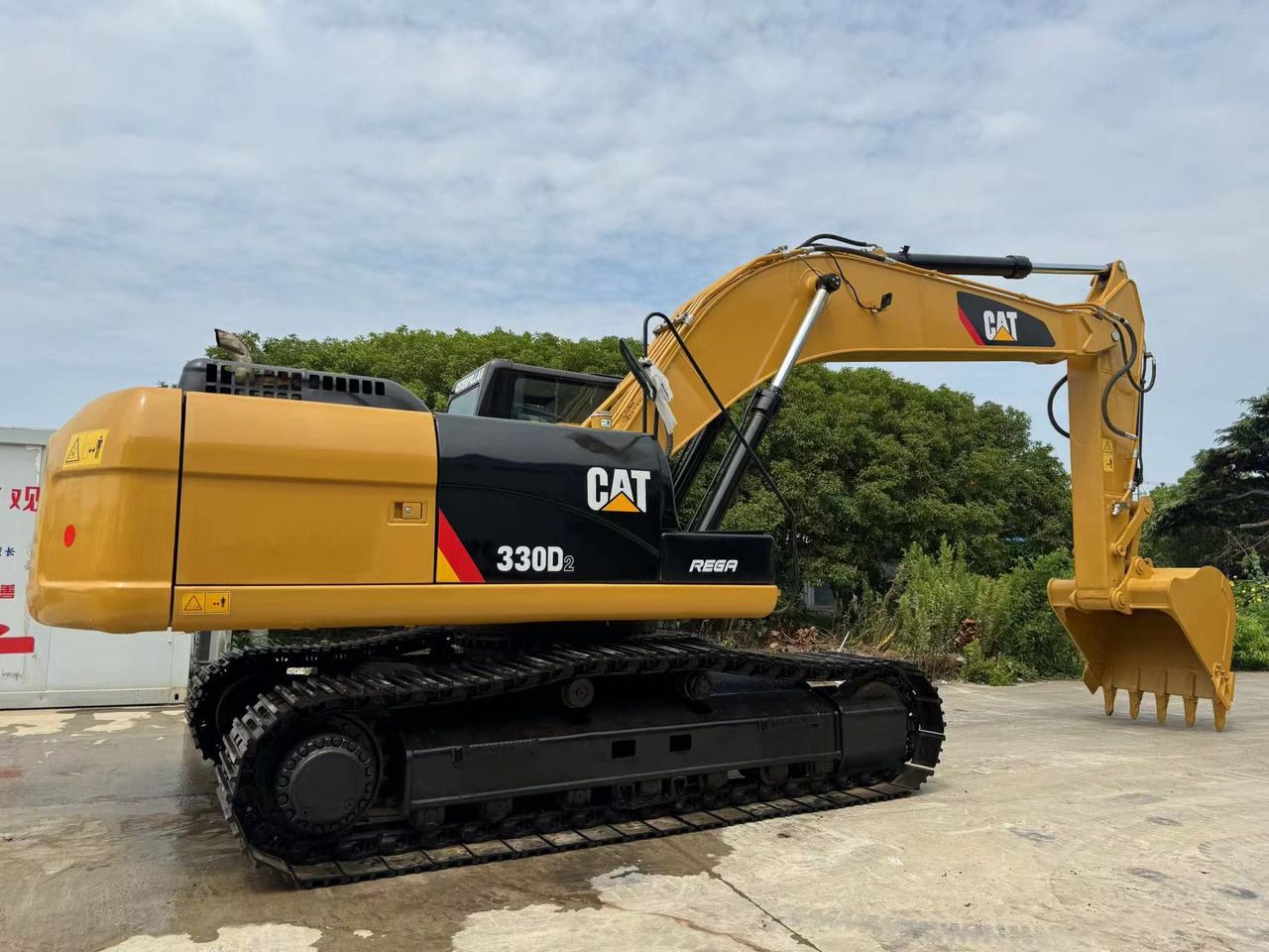 2022 Caterpillar 330D2L crawler excavator, side profile view 2022 Caterpillar 330D2L crawler excavator, side profile view