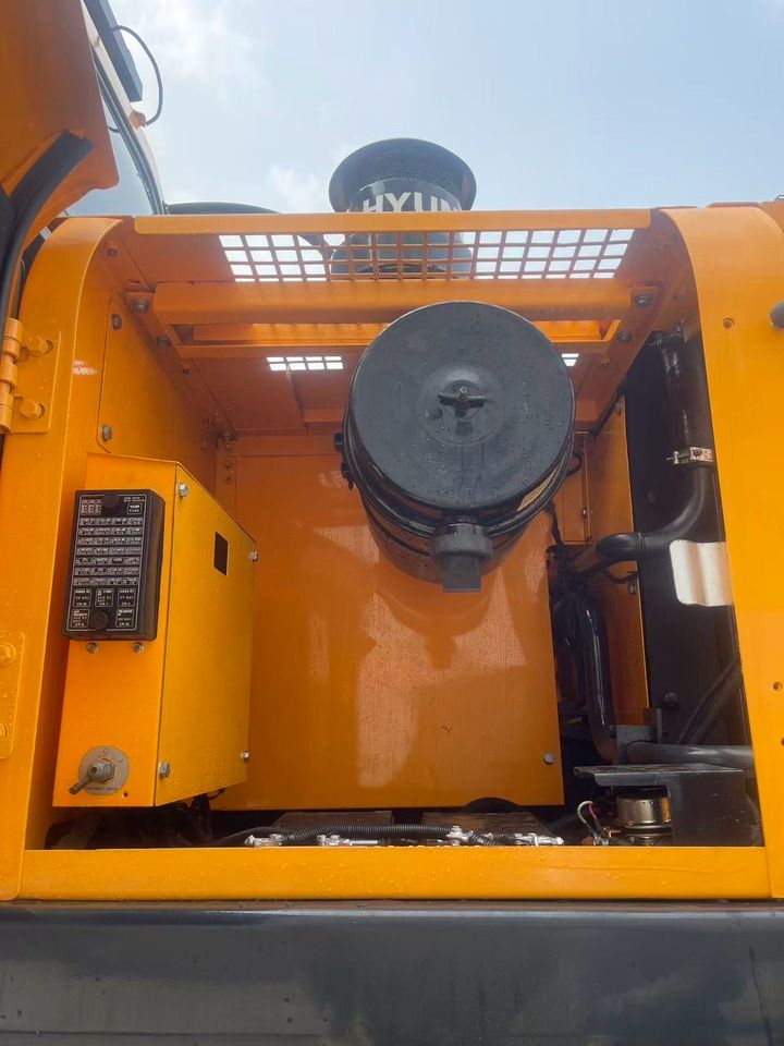 2024 Hyundai 340 excavator engine compartment view 2024 Hyundai 340 excavator engine compartment view