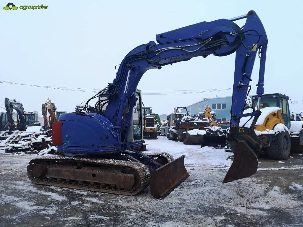 2002 Hitachi EX 135 UR crawler excavator, side view 2002 Hitachi EX 135 UR crawler excavator, side view