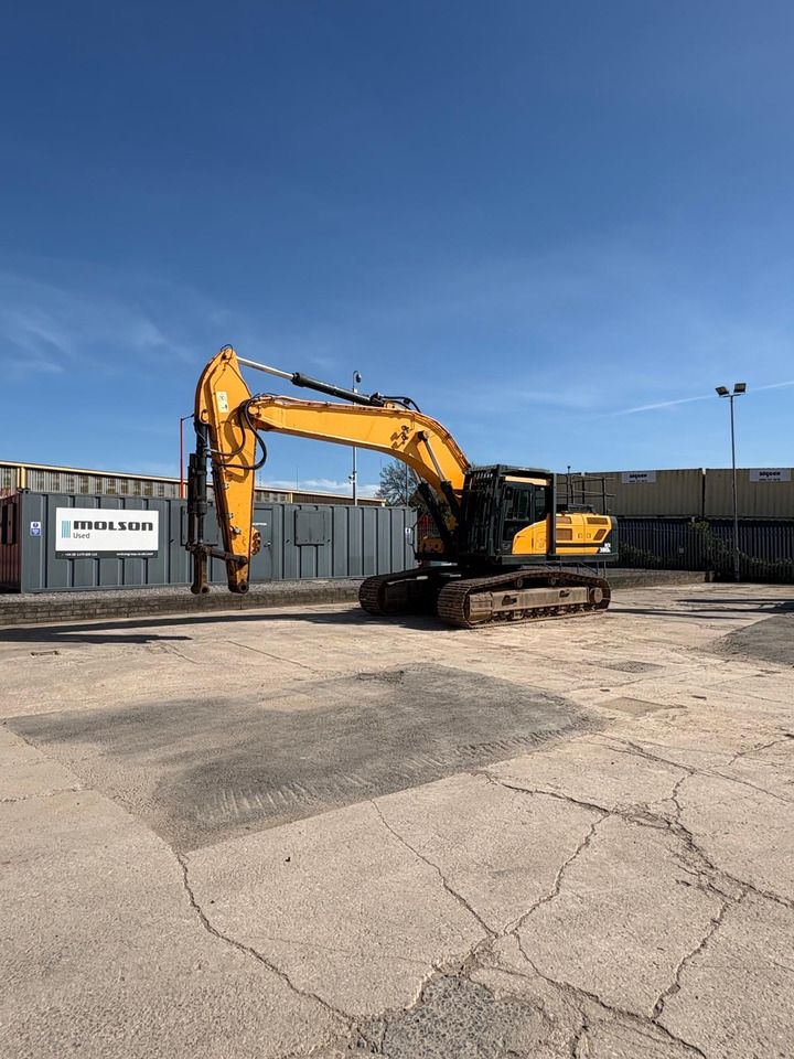 2019 Hyundai HX380 crawler excavator side view