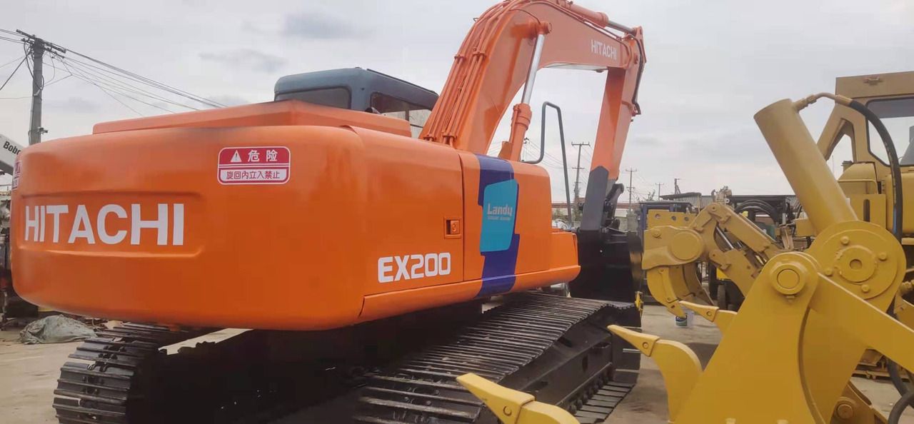 2016 Hitachi EX200-2 crawler excavator rear three-quarter view