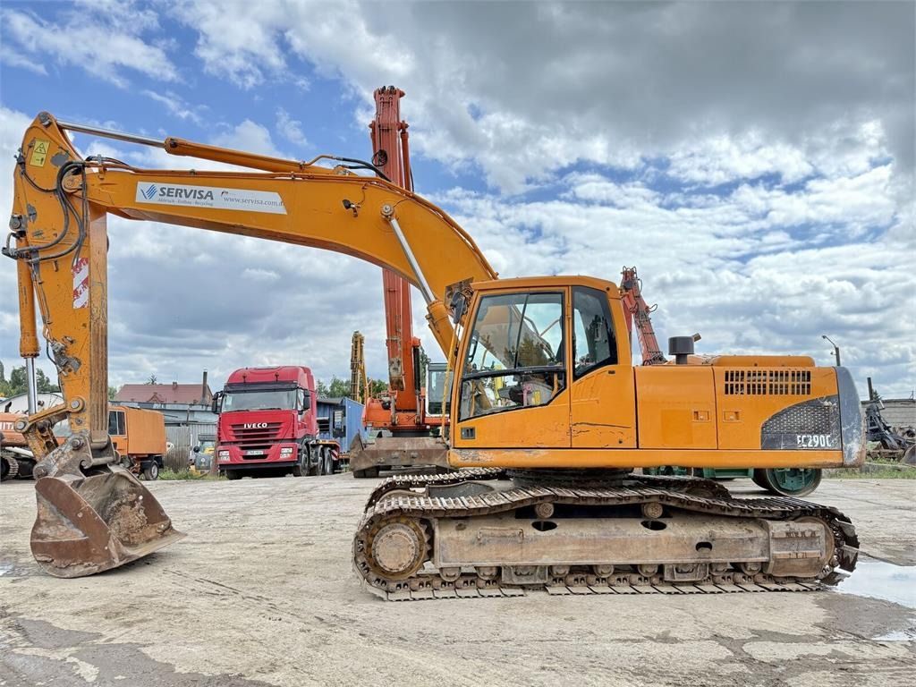 2008 Volvo EC290CL crawler excavator, side view 2008 Volvo EC290CL crawler excavator, side view