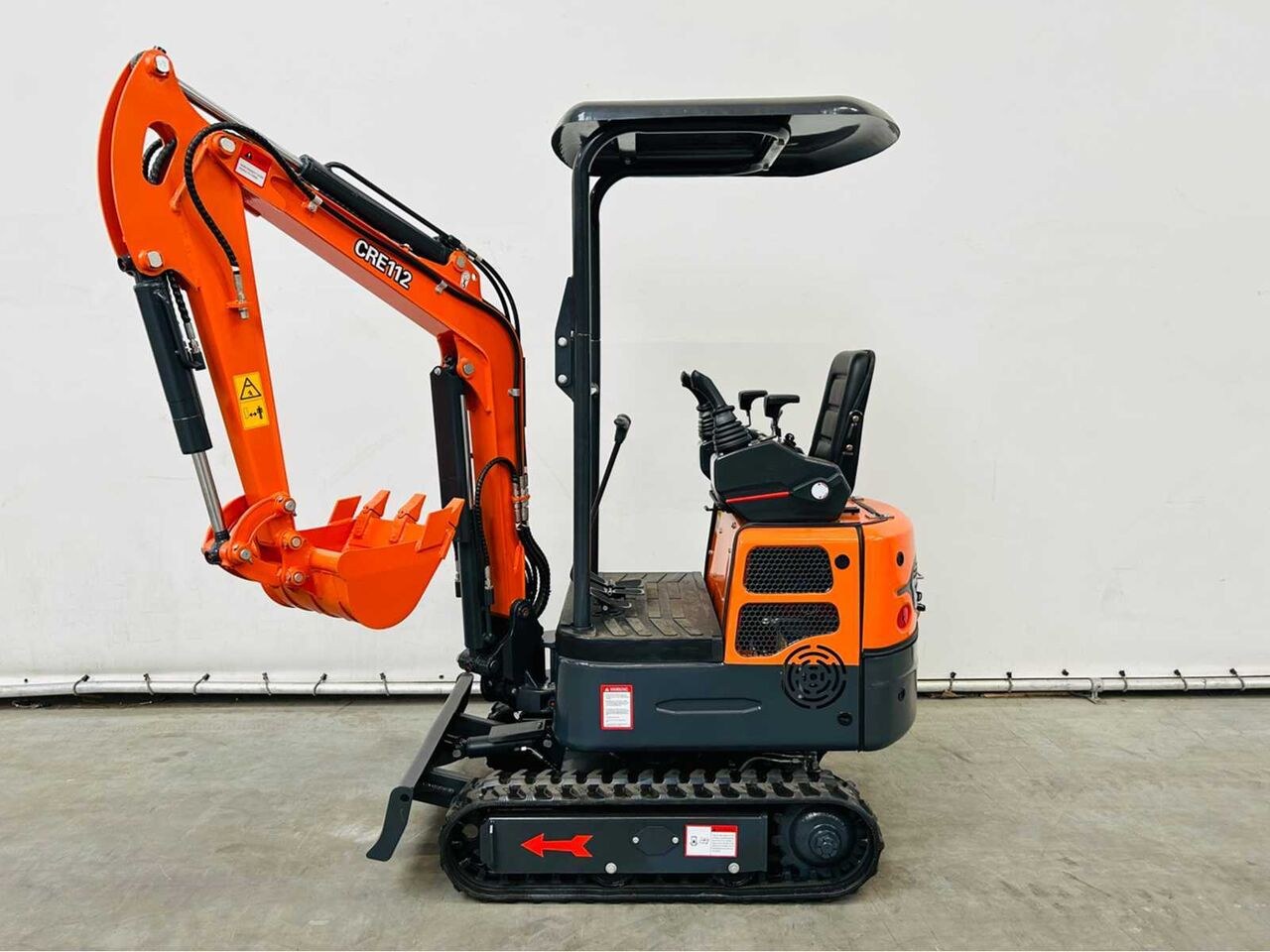 2025 RTE CRE112 mini excavator, front three-quarter view