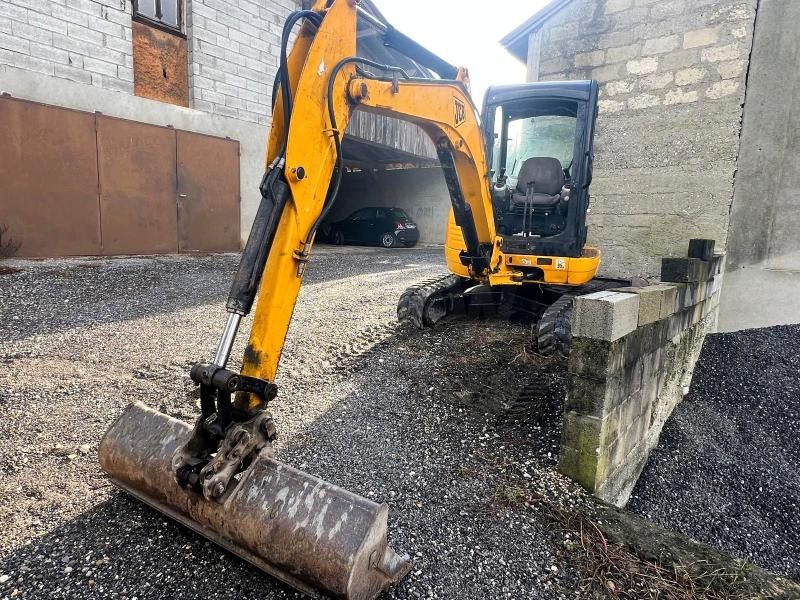 2010 JCB 8035 mini excavator, front three-quarter view 2010 JCB 8035 mini excavator, front three-quarter view