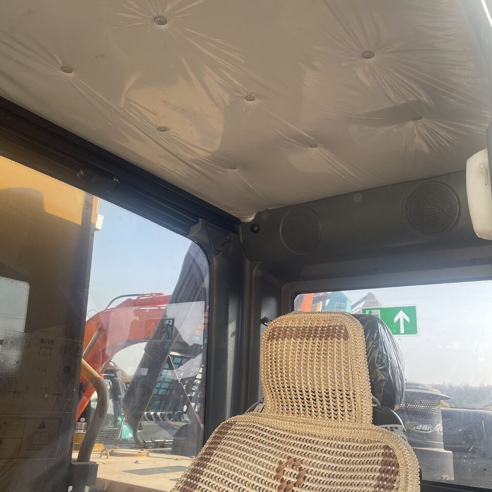 2024 Sany 335H Crawler Excavator interior view 2024 Sany 335H Crawler Excavator interior view