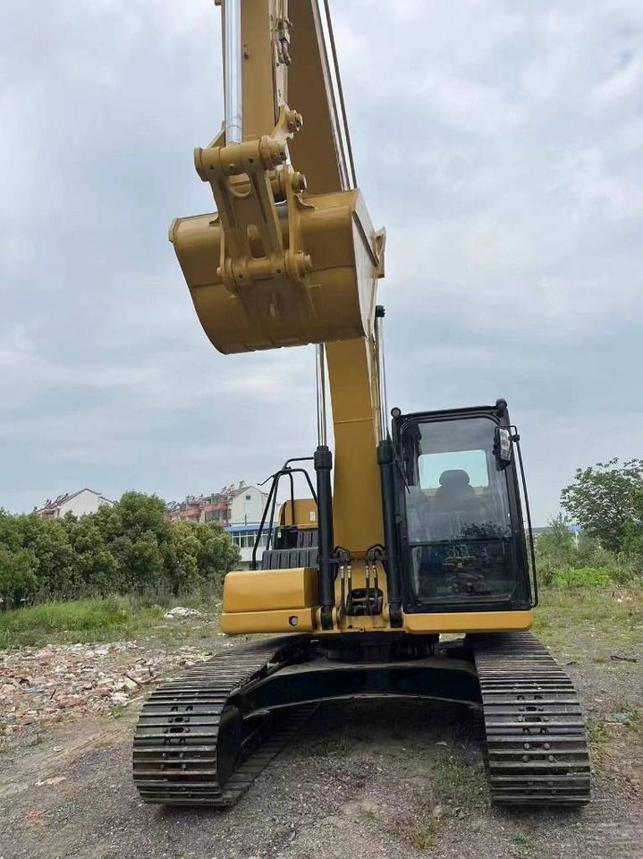 2024 Caterpillar 320GC crawler excavator, front view 2024 Caterpillar 320GC crawler excavator, front view