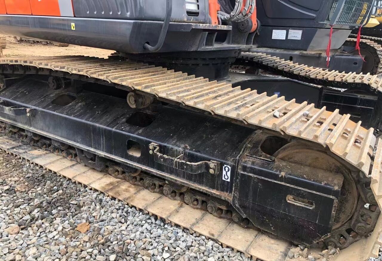 Hitachi ZX200-3 crawler excavator undercarriage detail