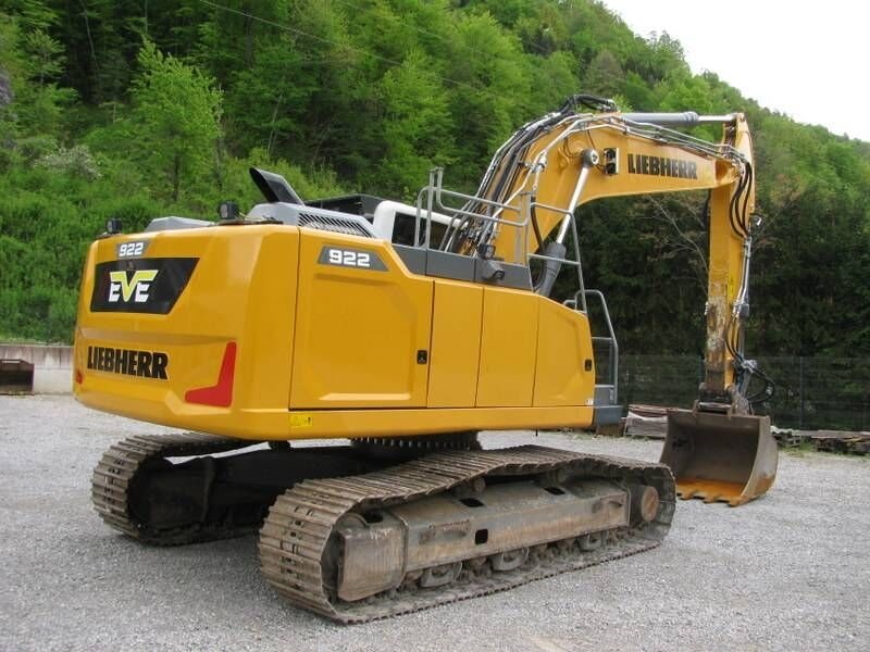 2019 Liebherr R922LC crawler excavator, rear three-quarter view 2019 Liebherr R922LC crawler excavator, rear three-quarter view