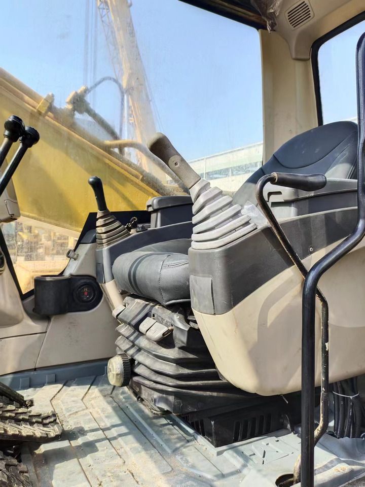2018 Caterpillar 320C crawler excavator interior view 2018 Caterpillar 320C crawler excavator interior view