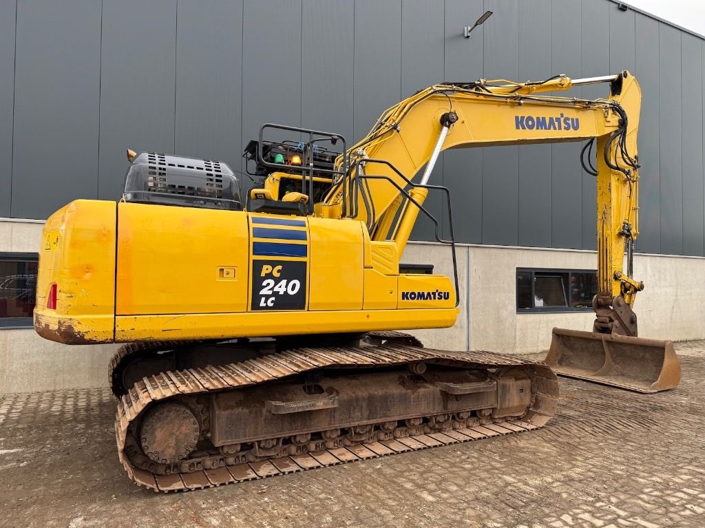 2020 Komatsu PC240LC-11 crawler excavator side view 2020 Komatsu PC240LC-11 crawler excavator side view