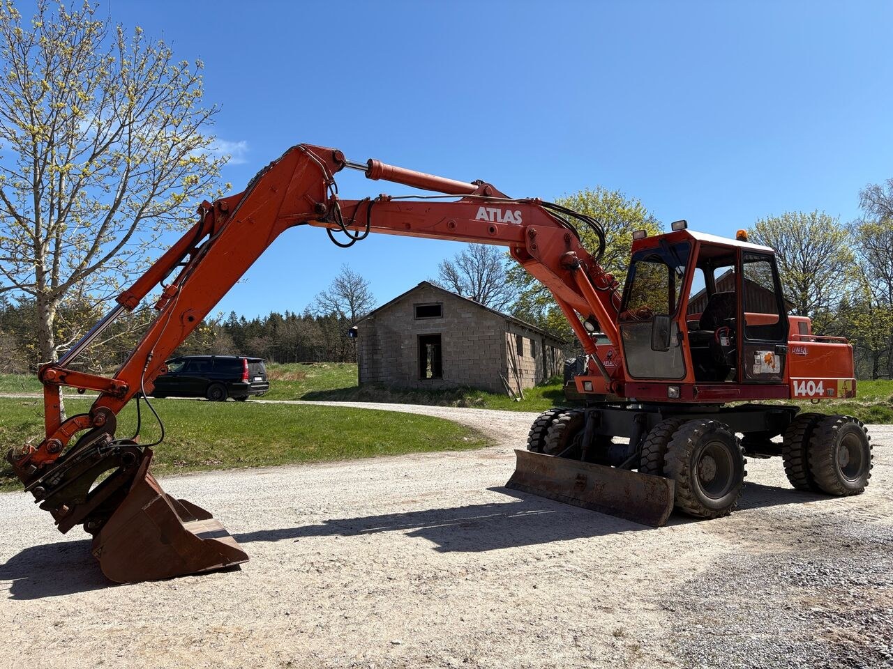 1991 Atlas 1404 wheel excavator, side profile view