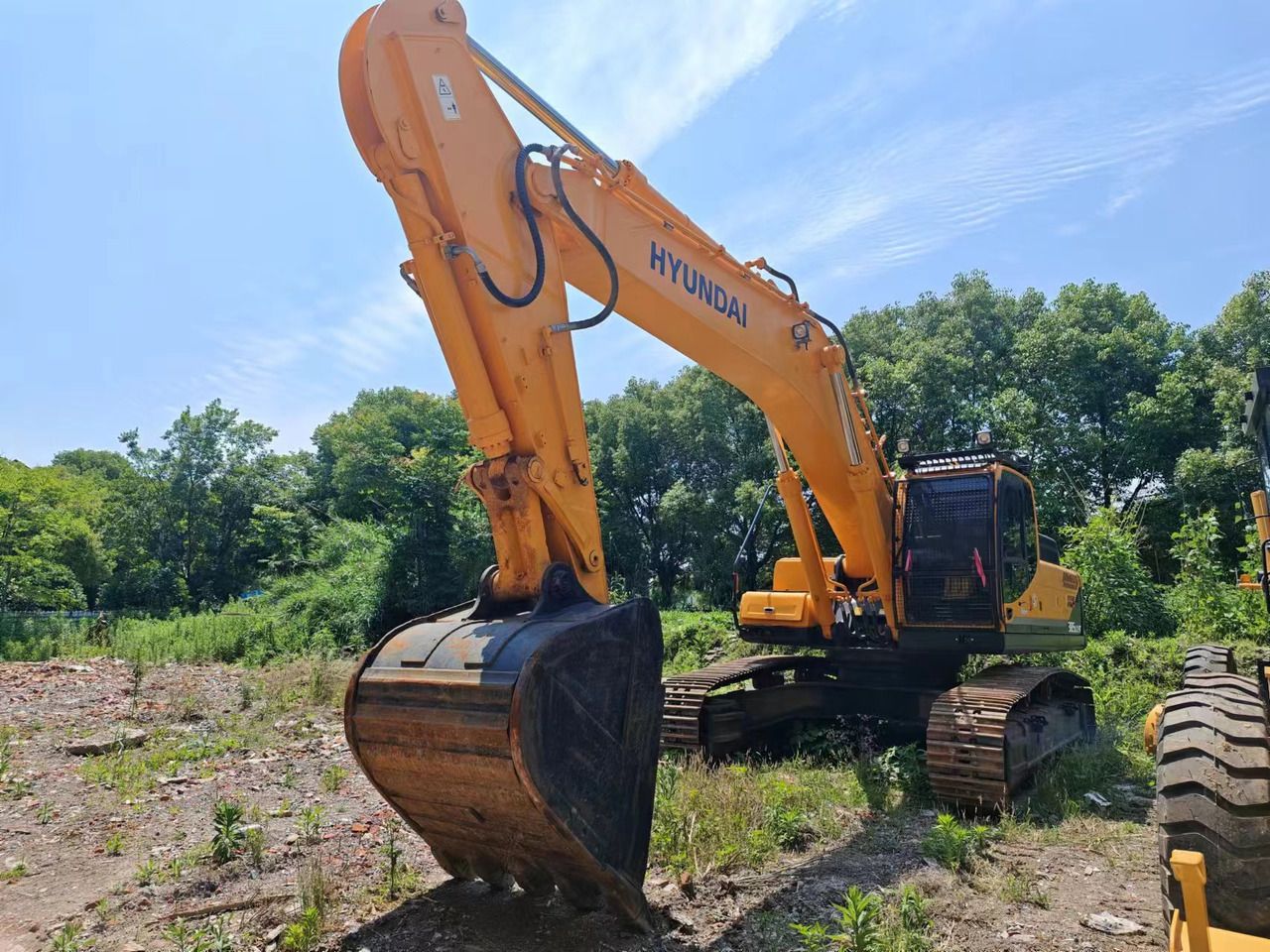 2019 Hyundai R385LC-9T crawler excavator, front three-quarter view