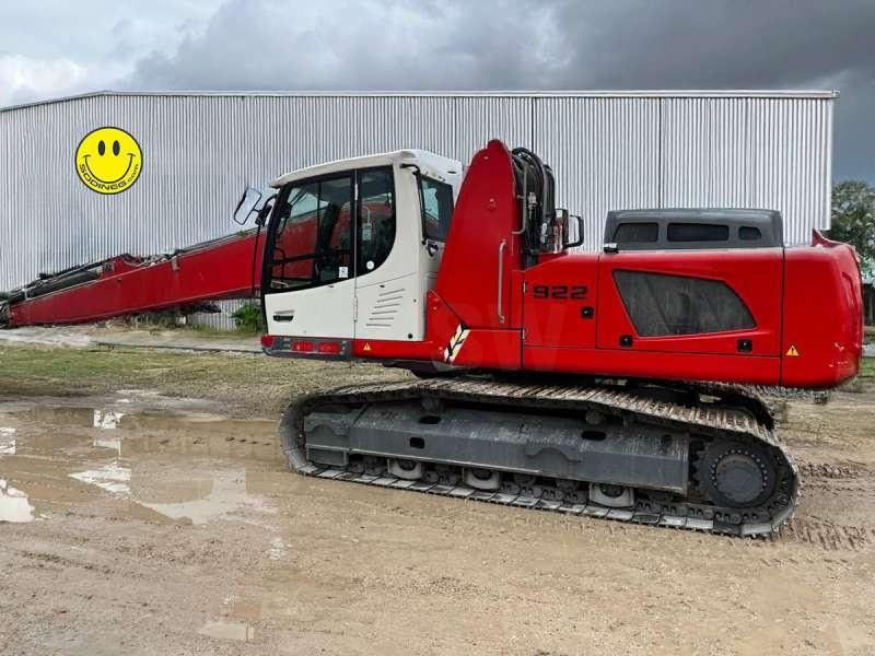 2018 Liebherr R922LC material handler side view 2018 Liebherr R922LC material handler side view