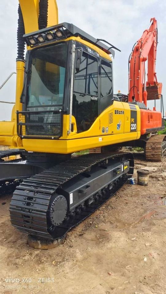 2023 Komatsu PC220-7 crawler excavator, side view 2023 Komatsu PC220-7 crawler excavator, side view