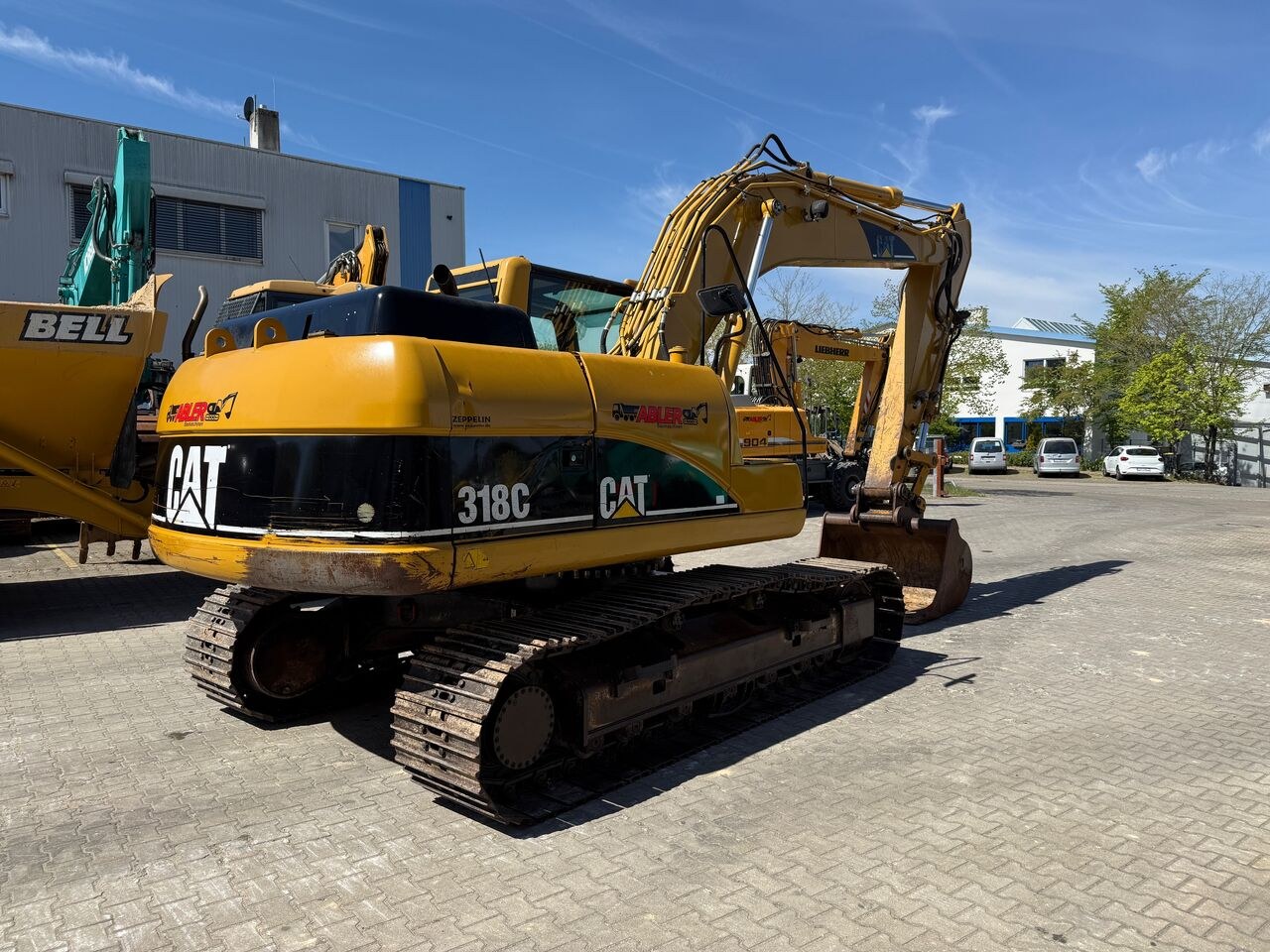 2005 Caterpillar 318C crawler excavator, rear three-quarter view 2005 Caterpillar 318C crawler excavator, rear three-quarter view