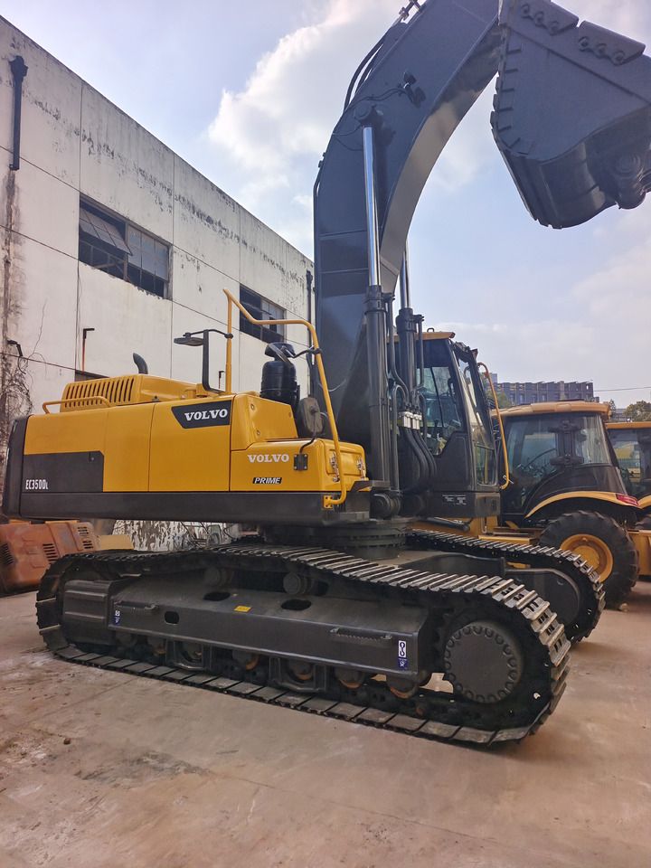 2024 Volvo EC350L crawler excavator, side view 2024 Volvo EC350L crawler excavator, side view