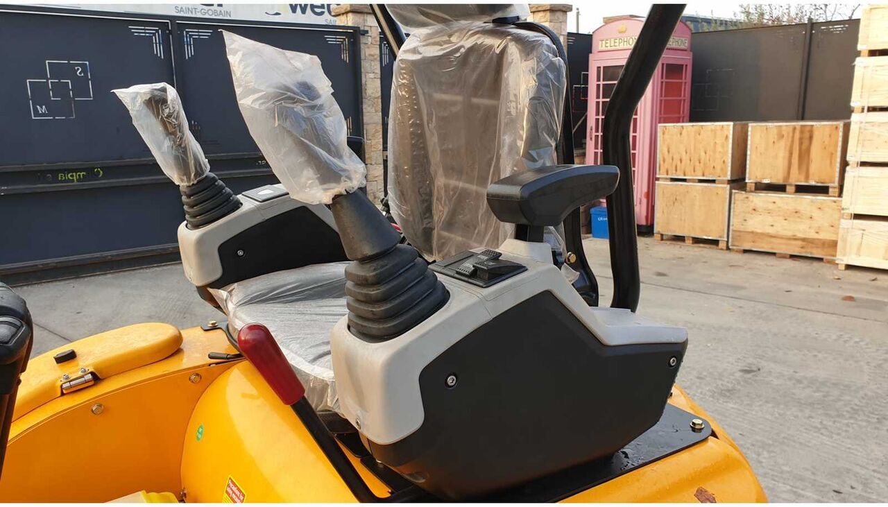 JPC HT20 mini excavator, front three-quarter view JPC HT20 mini excavator, front three-quarter view
