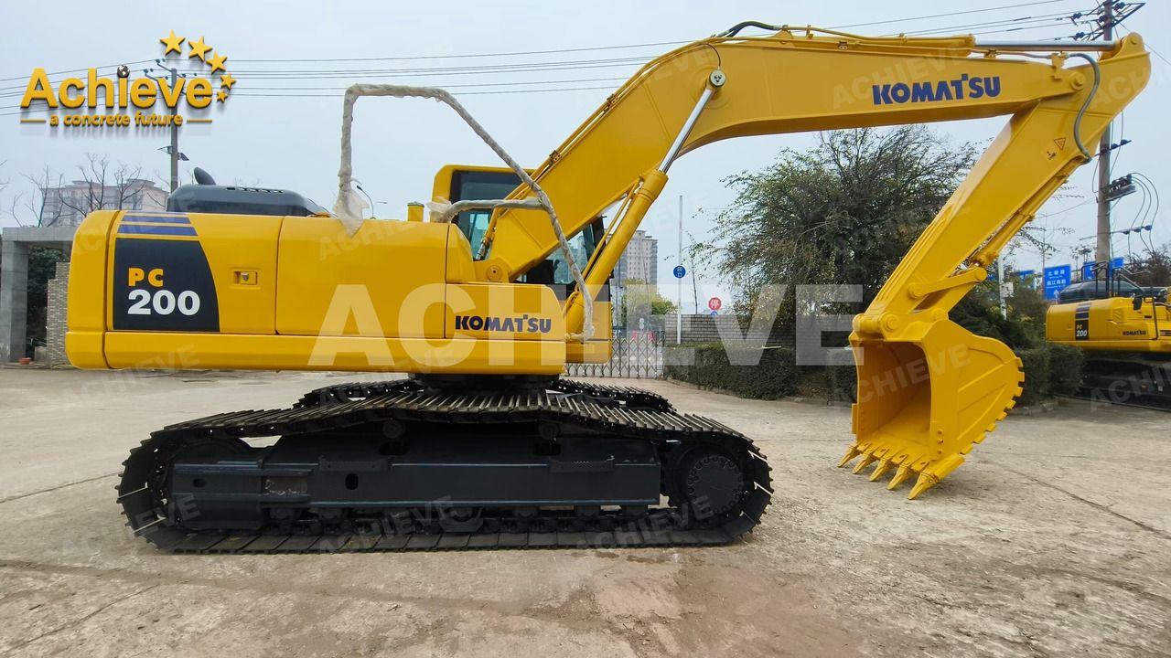 Pelle sur chenilles Komatsu PC200-8 2024, vue de profil Pelle sur chenilles Komatsu PC200-8 2024, vue de profil
