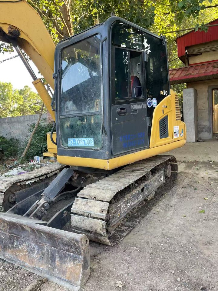 2018 Komatsu PC70-8 mini excavator, side view of cab and blade 2018 Komatsu PC70-8 mini excavator, side view of cab and blade