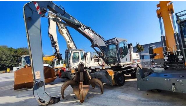 2008 Atlas TW270 material handler, side view 2008 Atlas TW270 material handler, side view