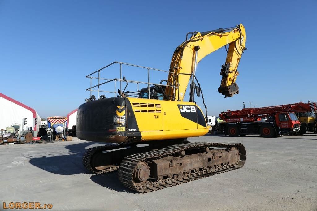 2014 JCB JS290LC crawler excavator, rear three-quarter view 2014 JCB JS290LC crawler excavator, rear three-quarter view