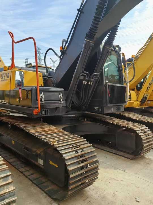 2023 Volvo EC210 crawler excavator, side view 2023 Volvo EC210 crawler excavator, side view