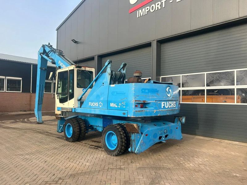 2001 Fuchs MHL340 material handler, rear three-quarter view 2001 Fuchs MHL340 material handler, rear three-quarter view