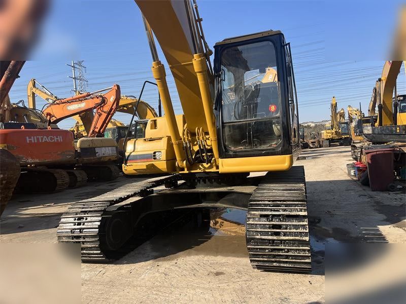 2010 Caterpillar 320BL crawler excavator, front three-quarter view 2010 Caterpillar 320BL crawler excavator, front three-quarter view
