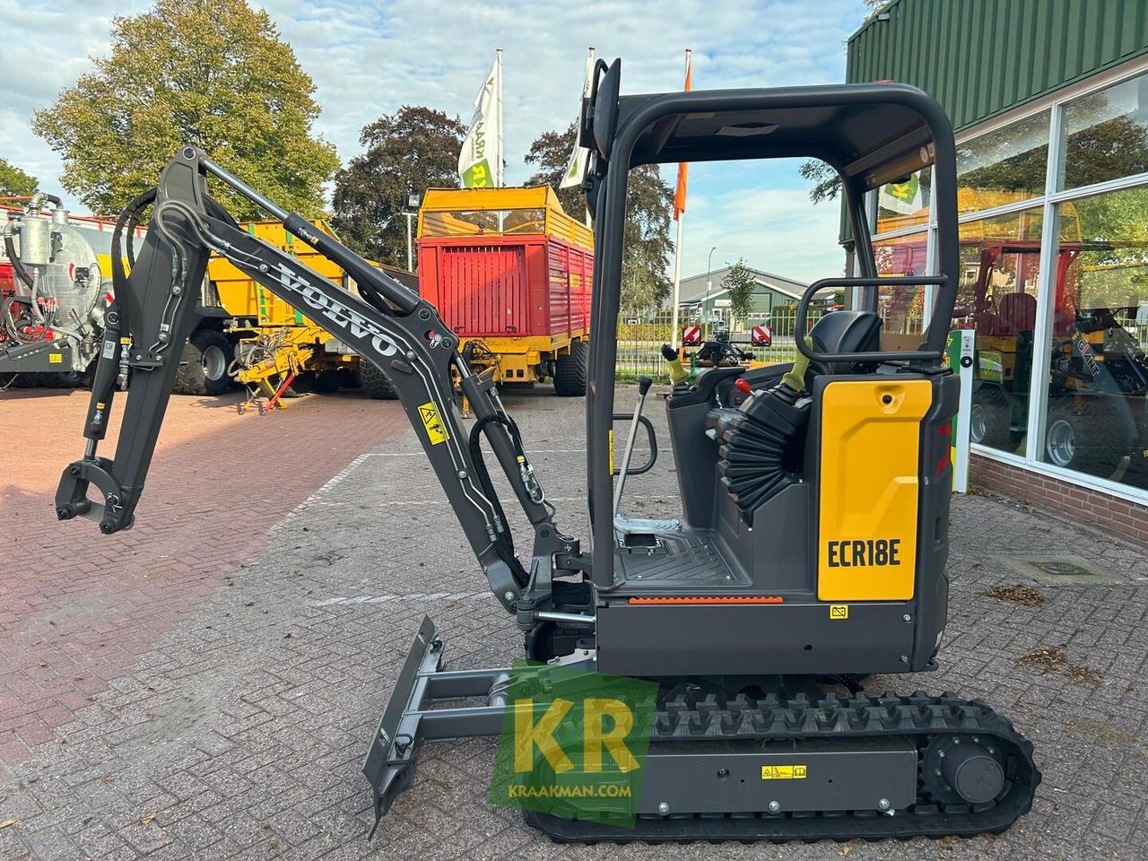 2025 Volvo ECR18E mini excavator side view 2025 Volvo ECR18E mini excavator side view