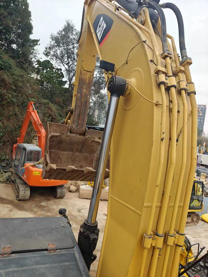 2018 Caterpillar 336E crawler excavator boom and bucket view