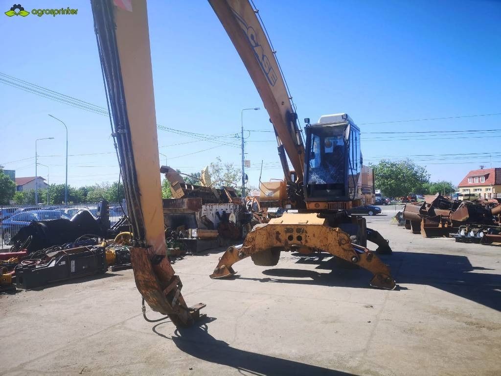 2001 CASE 1188 P wheel excavator, front view 2001 CASE 1188 P wheel excavator, front view