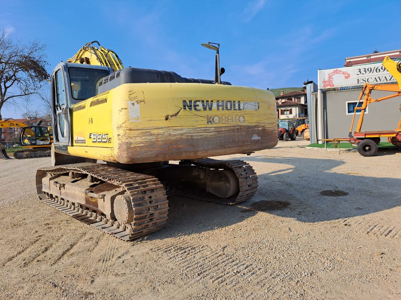 2008 New Holland E385B crawler excavator, rear view 2008 New Holland E385B crawler excavator, rear view