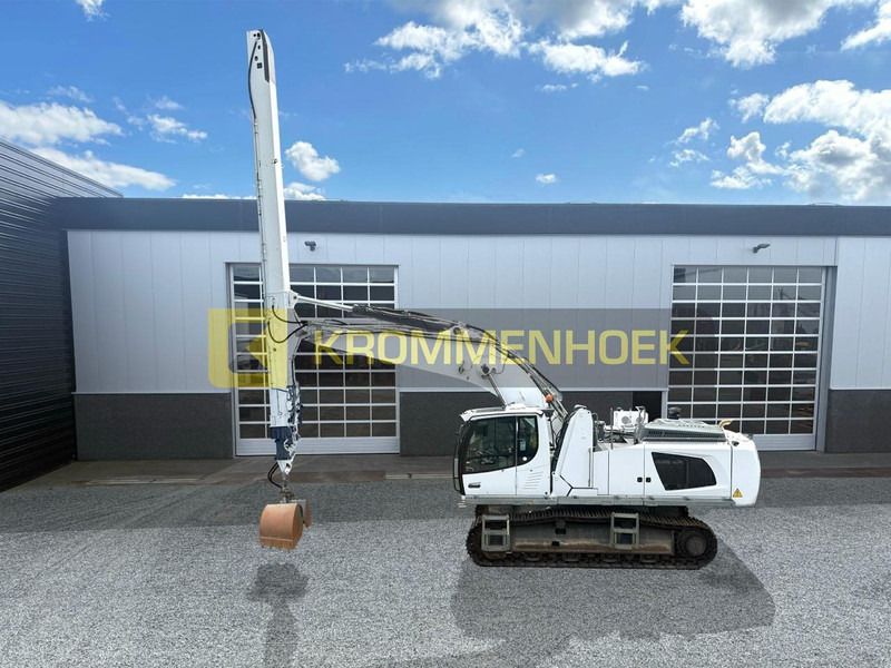 2018 Liebherr R946LC excavator side view
