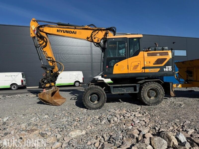 2019 Hyundai HW160 wheel excavator side view 2019 Hyundai HW160 wheel excavator side view