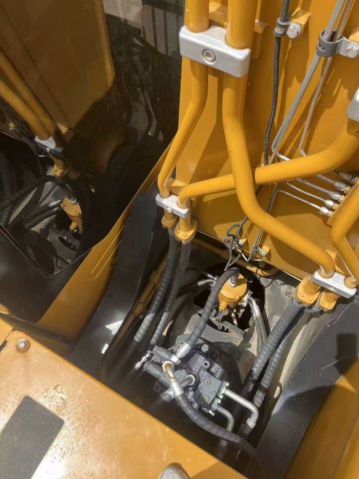 2022 Sany SY245H crawler excavator hydraulic compartment view 2022 Sany SY245H crawler excavator hydraulic compartment view