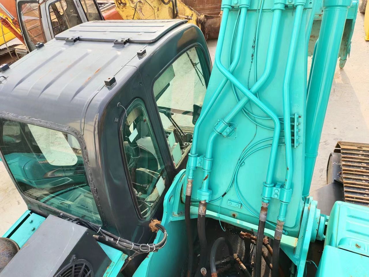 2018 Kobelco SK350LC-8 crawler excavator, high-angle cab and boom view 2018 Kobelco SK350LC-8 crawler excavator, high-angle cab and boom view
