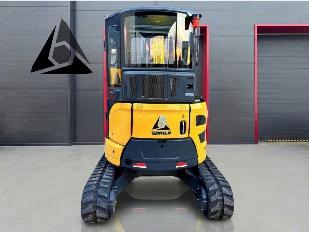Gorila G40S I PRO CAB mini excavator, rear view Gorila G40S I PRO CAB mini excavator, rear view