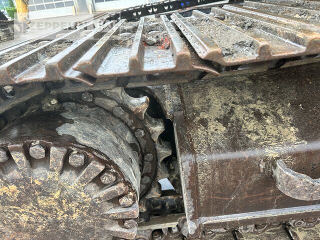 2014 Caterpillar 320EL crawler excavator track drive detail