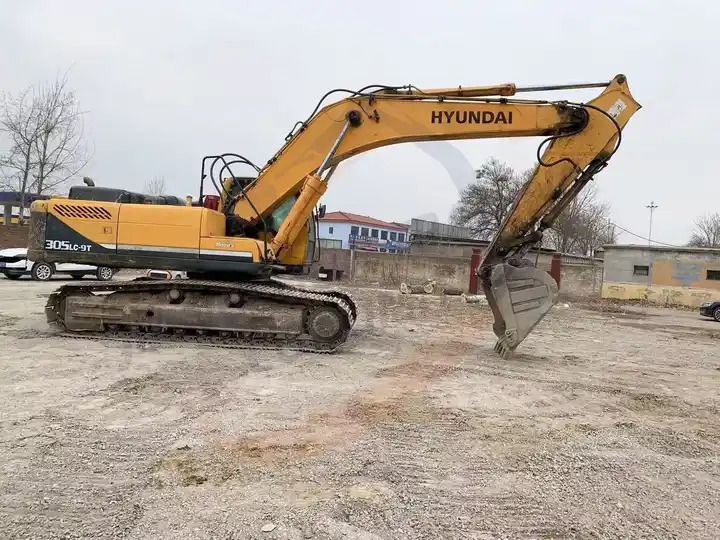2018 Hyundai R305LC-9T crawler excavator, side view