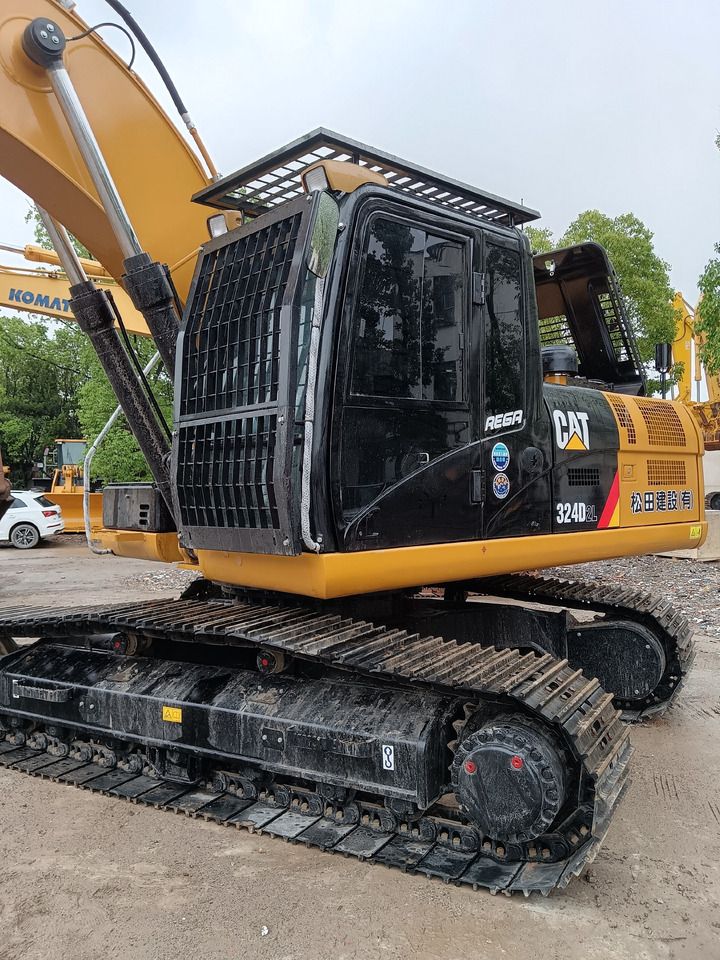 2024 Caterpillar 324D2L crawler excavator, side view