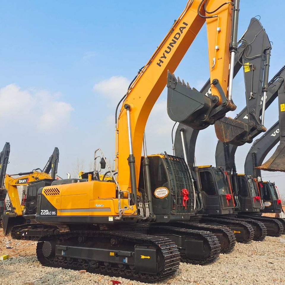2024 Hyundai R220LC-9S crawler excavator, side profile view